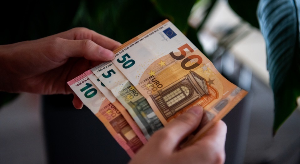 Euro ne nivelin me te ulet historik, Eksperti: Rrezik per ekonomine